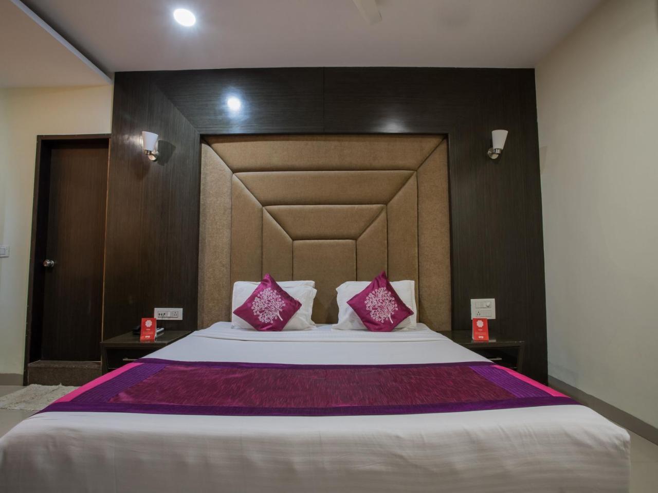 Capital O 1546 The Sensation Hotel Indore Zewnętrze zdjęcie